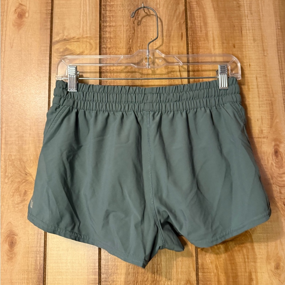 Vuori Clementine 2.0 Short 4" $58 Retail - Picture 9 of 10